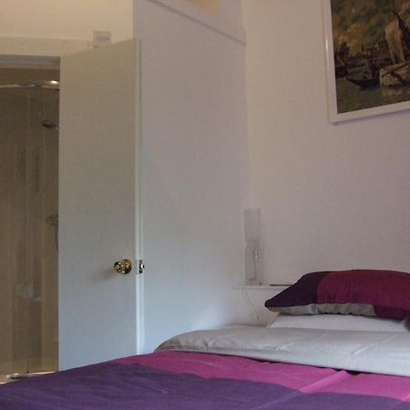 Swan Lake Guest House Единбург Екстериор снимка