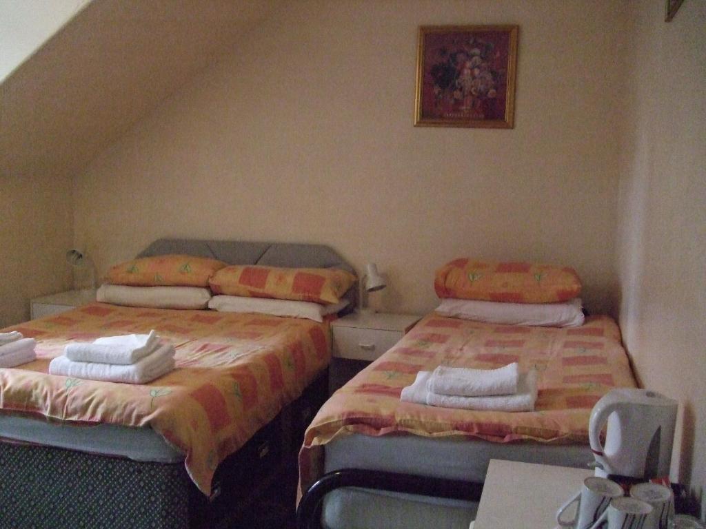 Swan Lake Guest House Единбург Стая снимка