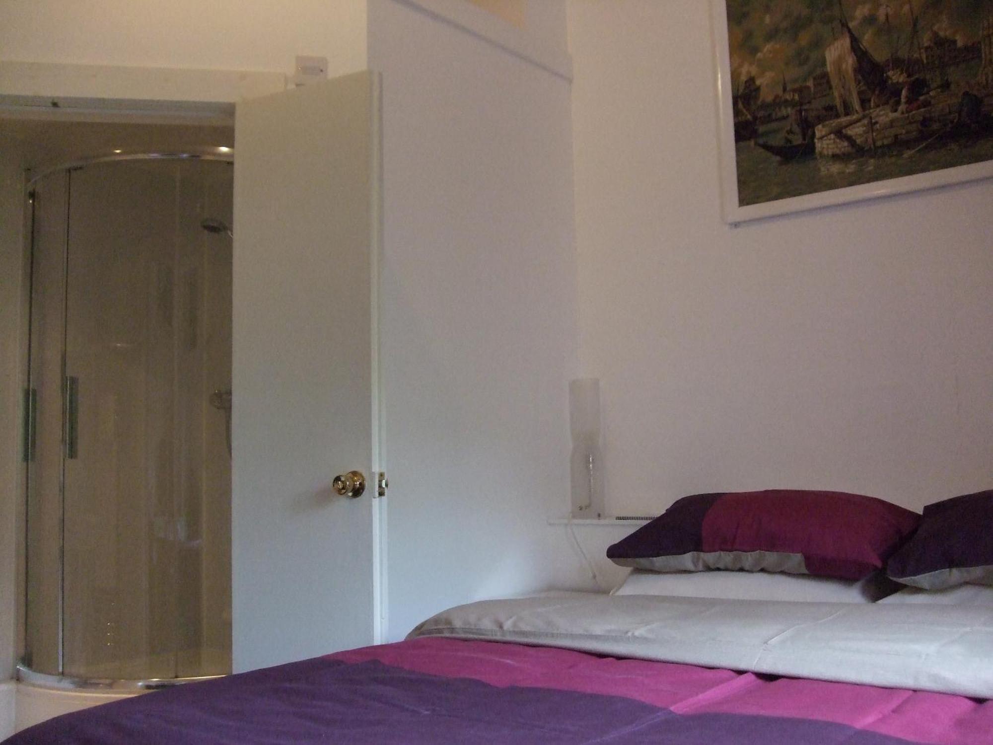 Swan Lake Guest House Единбург Екстериор снимка