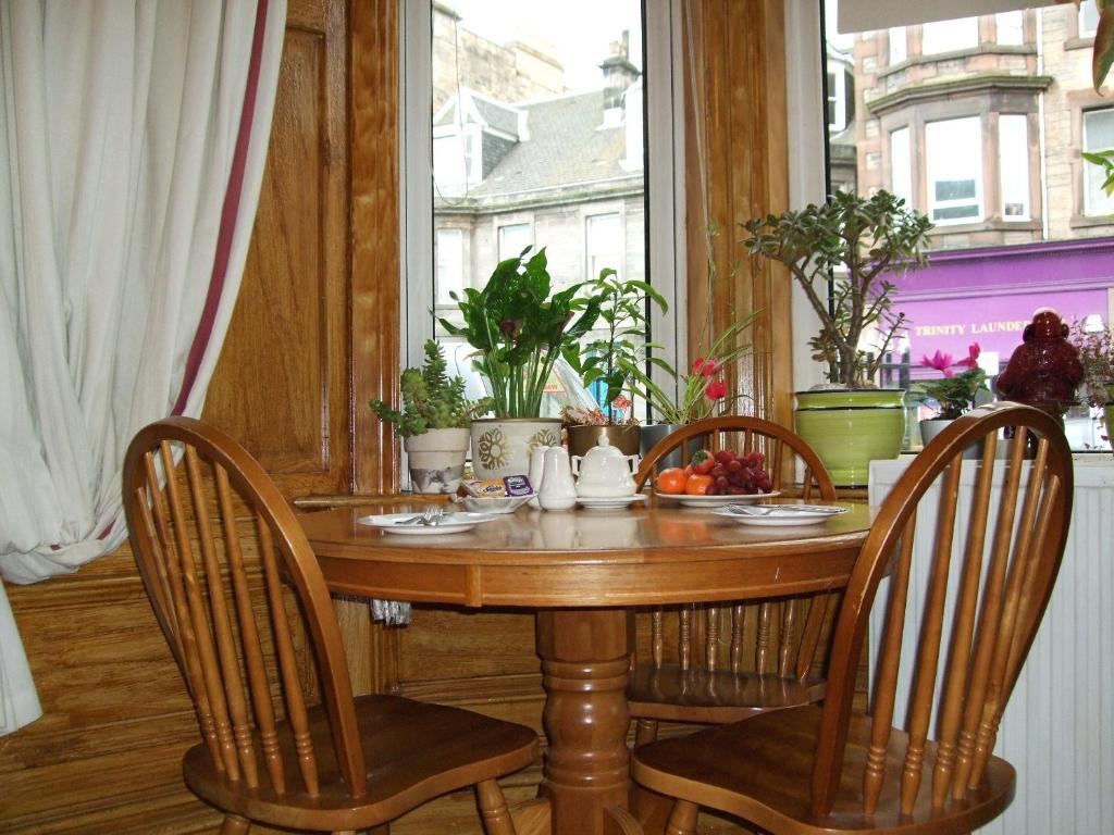 Swan Lake Guest House Единбург Екстериор снимка