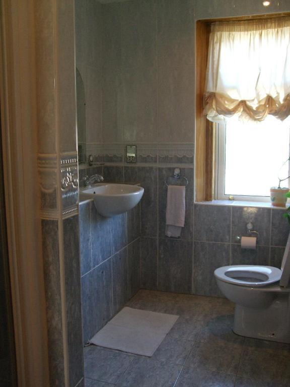 Swan Lake Guest House Единбург Стая снимка