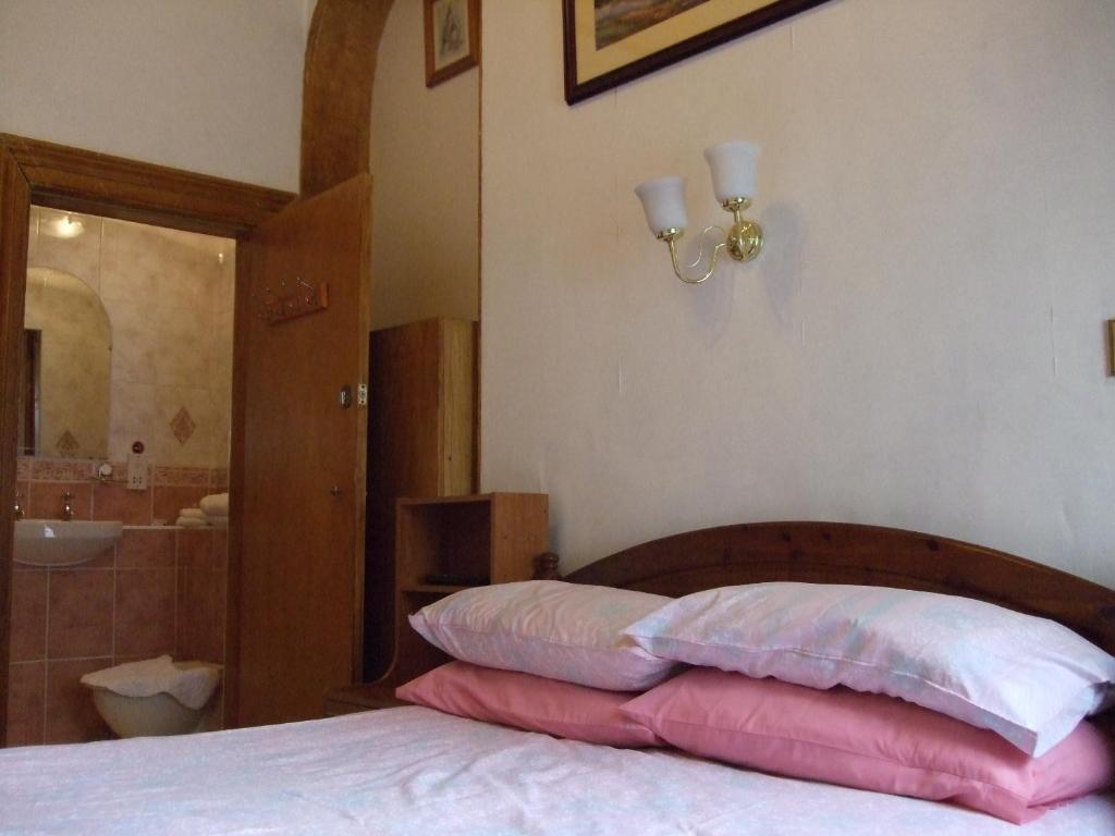 Swan Lake Guest House Единбург Стая снимка