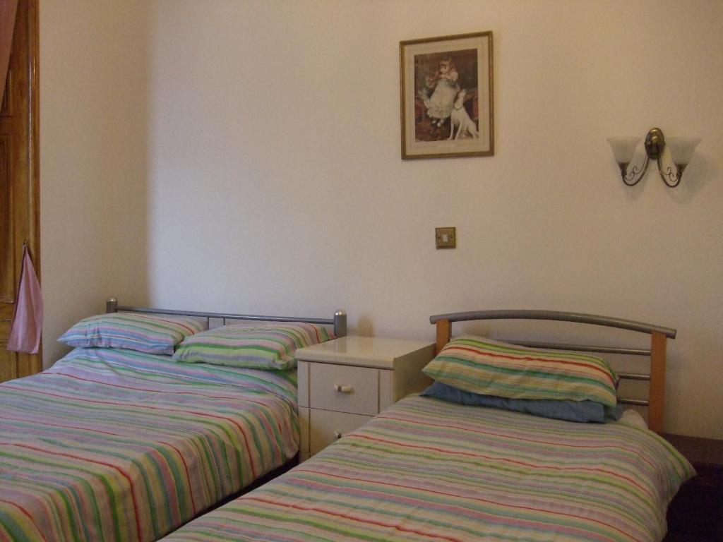 Swan Lake Guest House Единбург Стая снимка