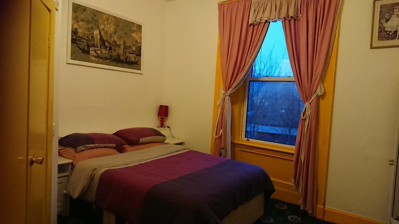 Swan Lake Guest House Единбург Екстериор снимка