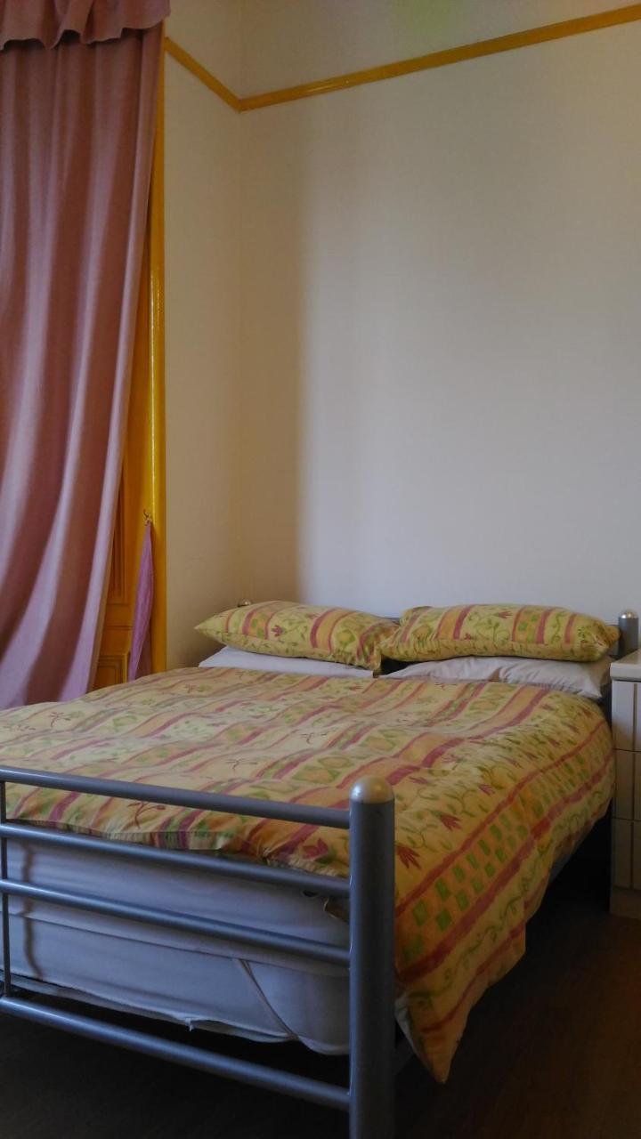 Swan Lake Guest House Единбург Екстериор снимка
